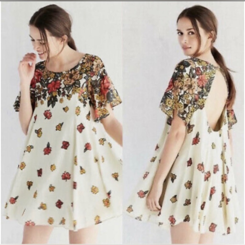 Kimchi Blue Dress Floral Open Back Flutter Bell Sleeves Dress